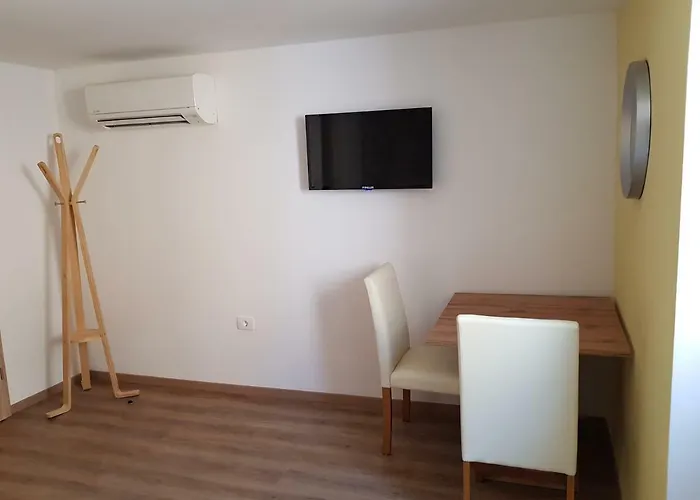 Piraneska Affittacamere 3*